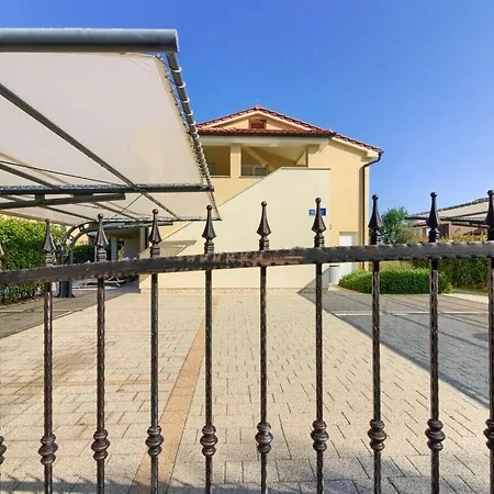 Villa Aurora-marisol With Pool, 150 M *