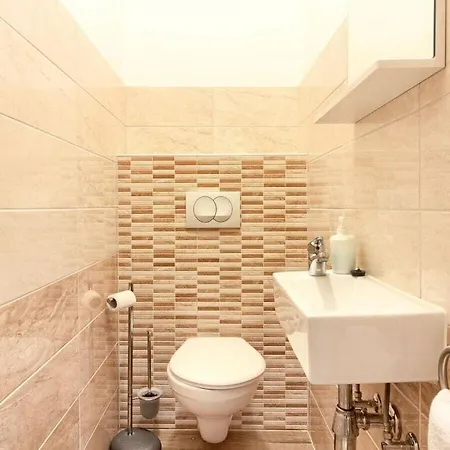 Villa Aurora-marisol With Pool, 150 M Pula
