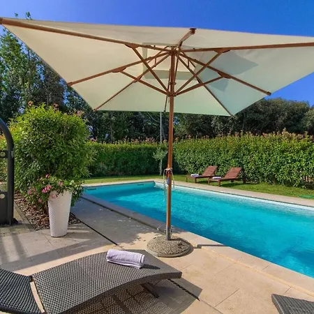 Aurora-marisol With Pool, 150 M * Pula
