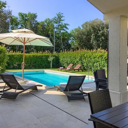 Aurora-marisol With Pool, 150 M Villa