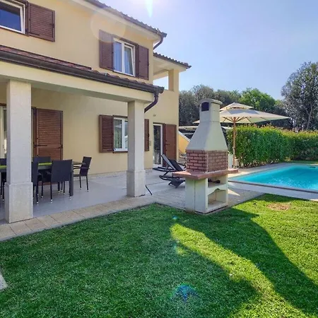 Aurora-marisol With Pool, 150 M Villa *